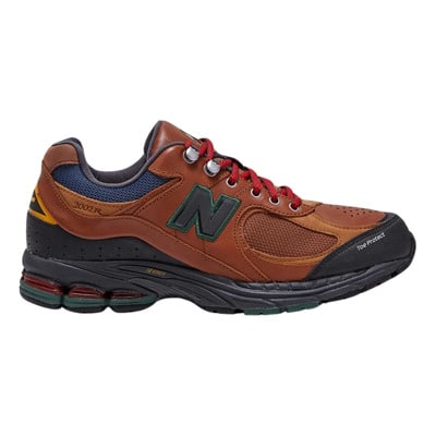 2002R All Terrain Bruin Team Rood Sneakers New Balance , Brown , Heren