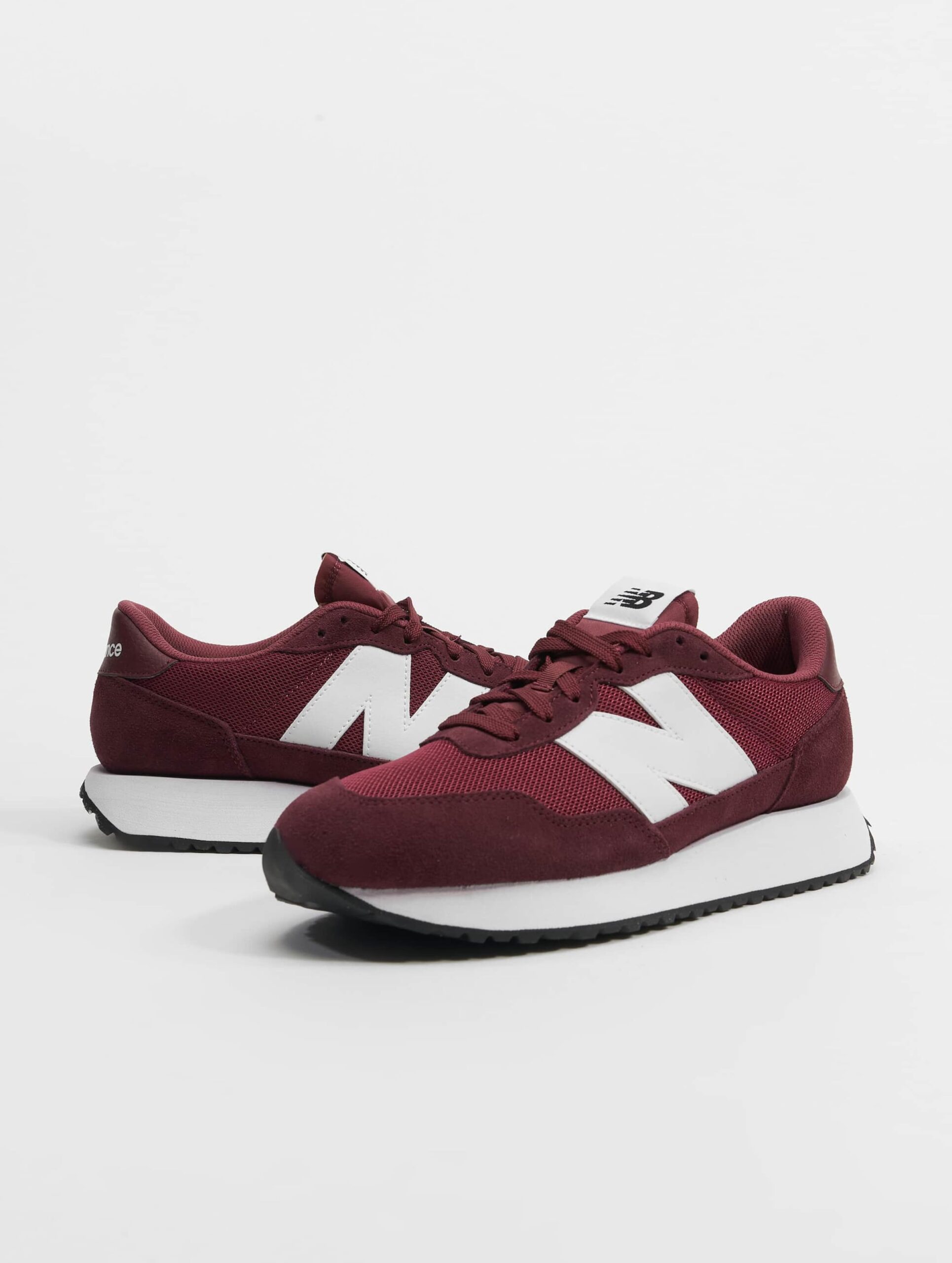 New Balance 237 Sneakers Unisex op kleur rood, Maat 46.5