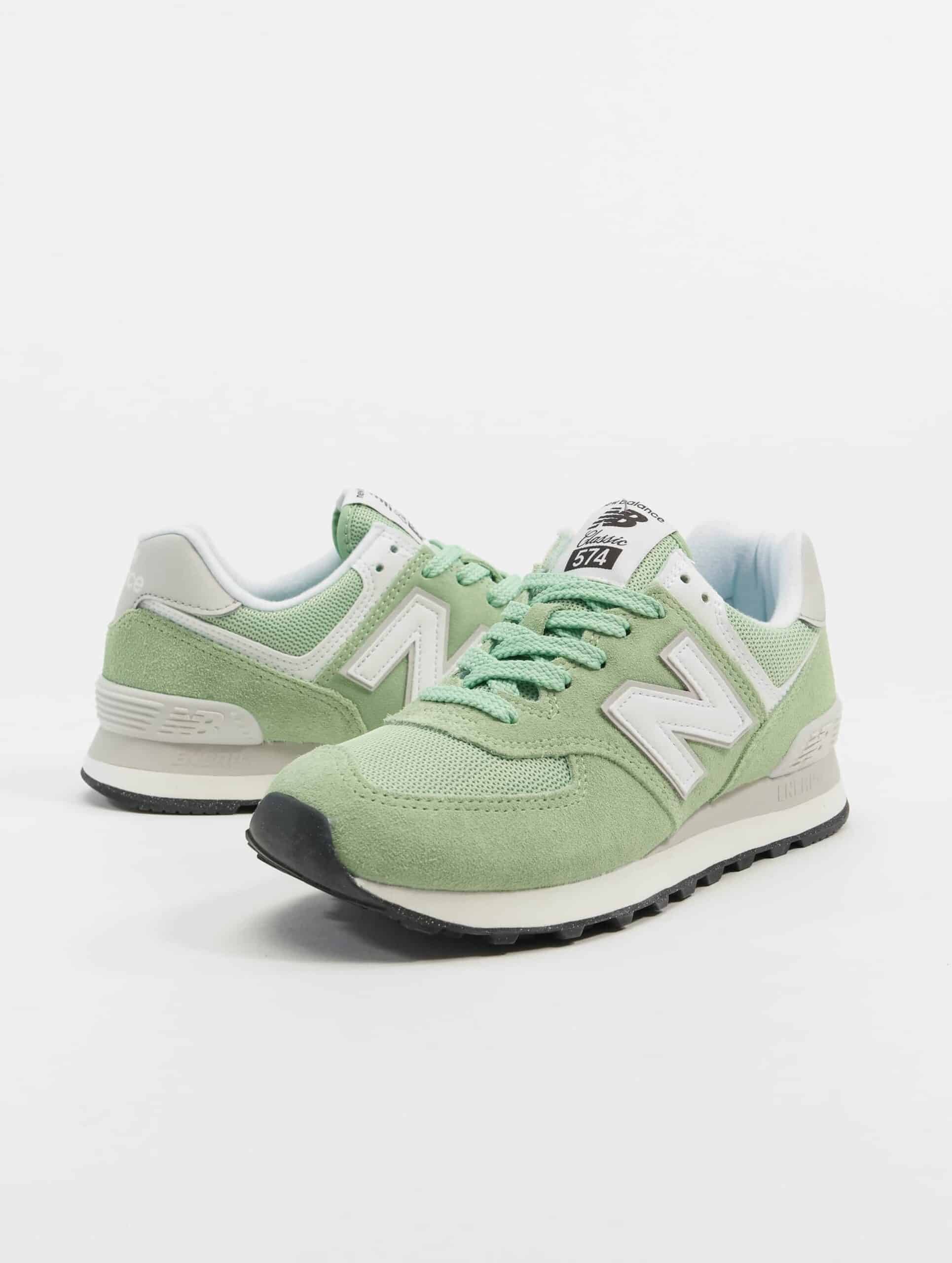 New Balance 574 Schuhe Vrouwen op kleur groen, Maat 40.5