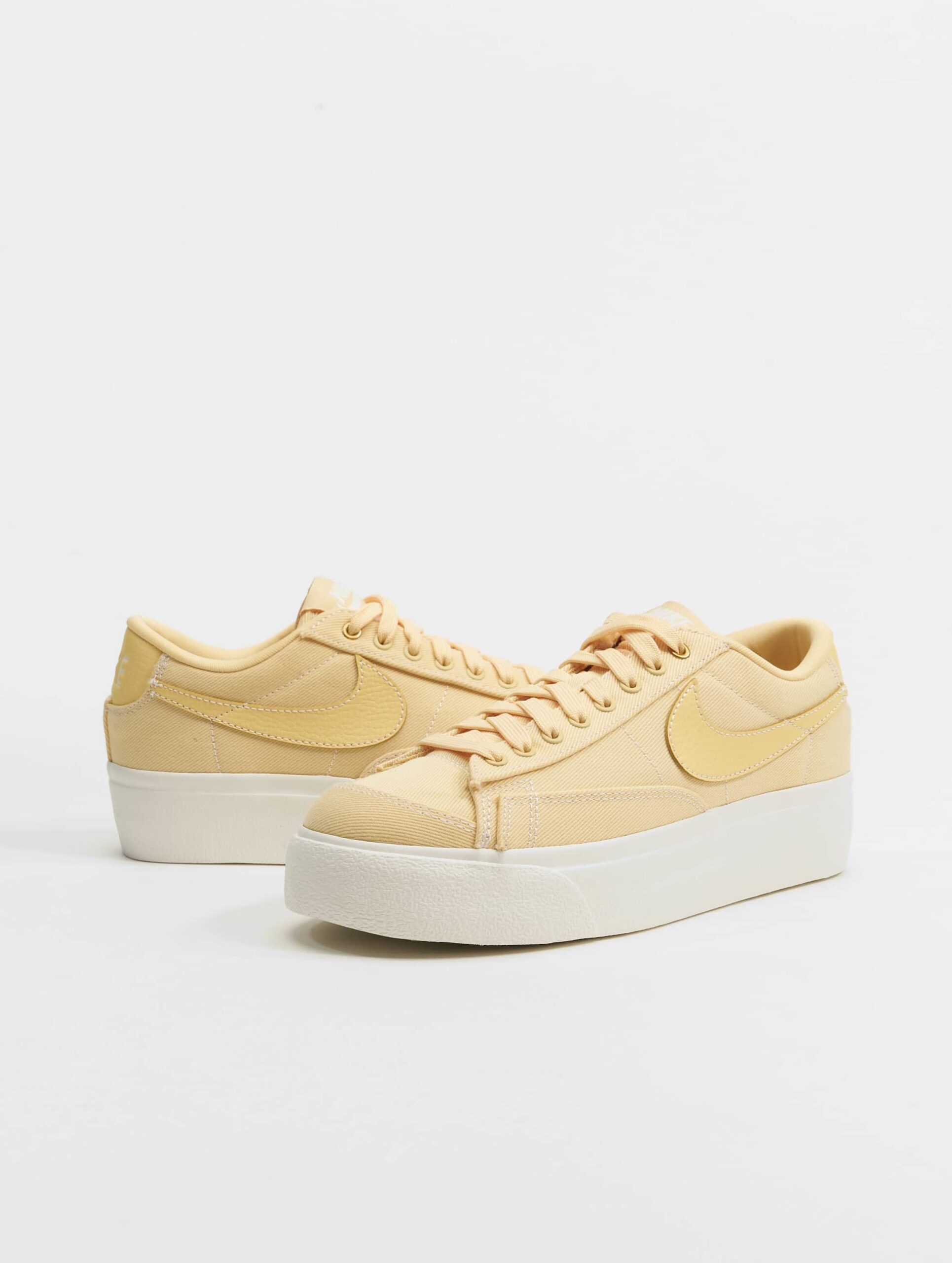 Nike Blazer Low Platform Cnvs Sneakers Frauen,Unisex op kleur geel, Maat 37.5