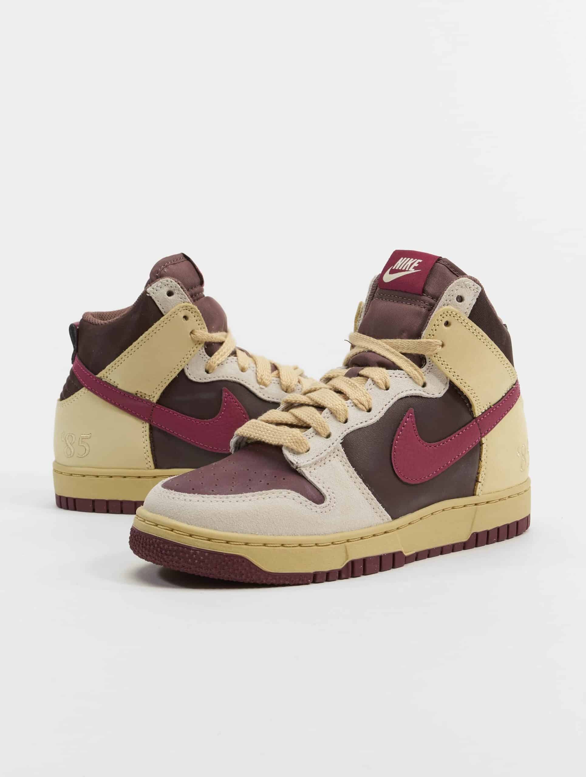 Nike Dunk High 1985 Valentine's Day (2023) Sneakers Frauen,Männer,Unisex op kleur beige, Maat 36